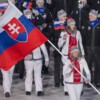 Vlajkonosička Veronika Velez - Zuzulová nesie slovenskú vlajku počas otváracieho ceremoniálu na XXIII. zimných olympijských hrách v juhokórejskom Pjongčangu. FOTO TASR - Michal Svítok